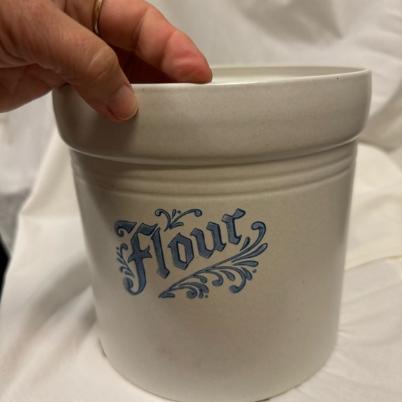 Pfaltzgraff canister (Yorktown) - Picture 2 of 8